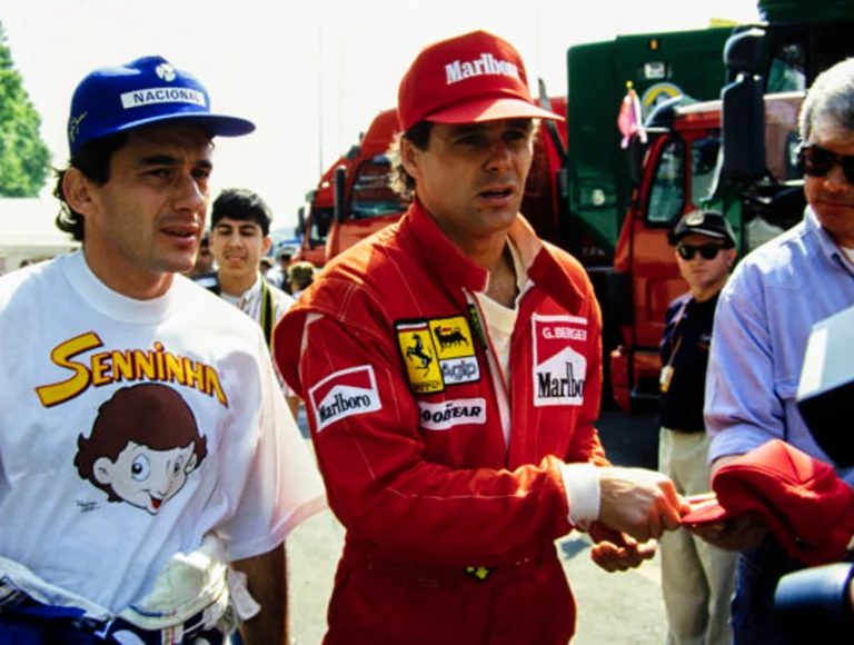 Ayrton Senna ao lado do austríaco Gerhard Berger, em uma das últimas fotos do piloto brasileiro. Foto: Reprodução