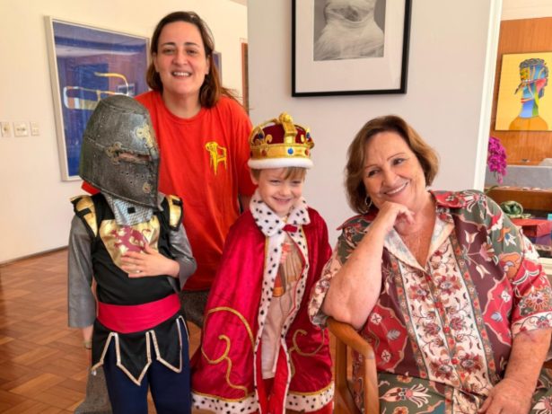 Romeu e Gael, filhos de Paulo Gustavo, encantam em clique de Páscoa com Dona Déa e tia