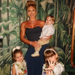 Virginia Fonseca posa com filhos nos bastidores do “Teleton”; Marias usam look de grife