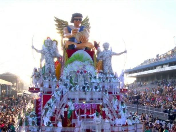 Camisa Verde e Branco revive letras e poesias de Cazuza no desfile do Grupo Especial