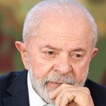 Lula repete estratégia e troca debate da Globo por entrevista em podcast