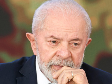 Lula repete estratégia e troca debate da Globo por entrevista em podcast