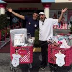 Em Orlando, Lucas Rangel e Lucas Bley mostram compras do enxoval da 1ª filha
