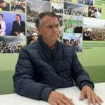 Bolsonaro garante candidatura, mesmo inelegível e diz: “Lula ganha a eleição sem mim”
