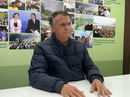 Bolsonaro garante candidatura, mesmo inelegível e diz: “Lula ganha a eleição sem mim”