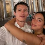 Dua Lipa registra lua de mel com o marido e garante clique ousado na banheira