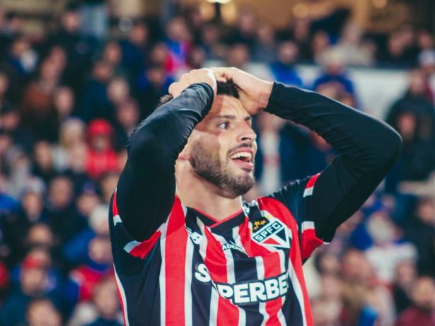 São Paulo sofre novo transfer ban da FIFA por dívida ligada a Calleri