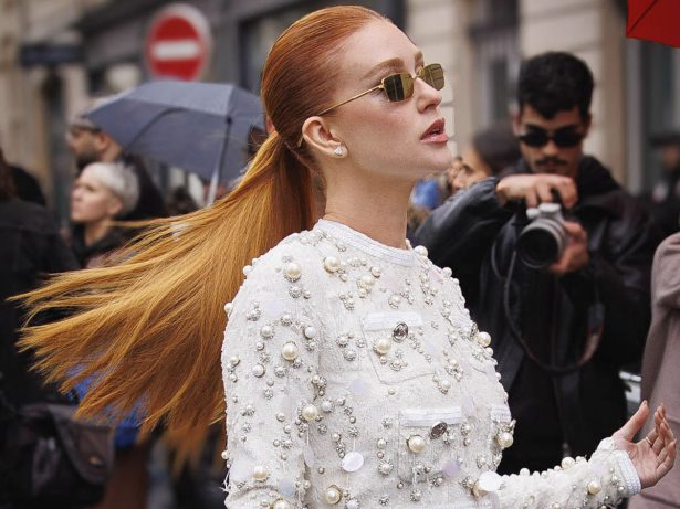 Marina Ruy Barbosa rouba a cena com look e anel de noivado luxuoso em Paris