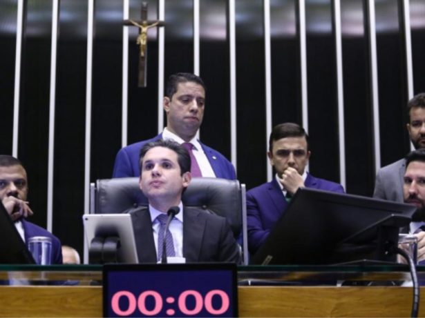 PEC da Blindagem: saiba o que pode mudar para os políticos se a proposta for aprovada