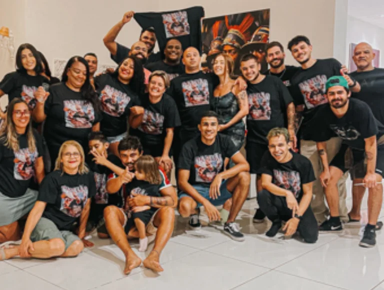 Xamã estreia em Renascer e família celebra com camiseta personalizada de Damião