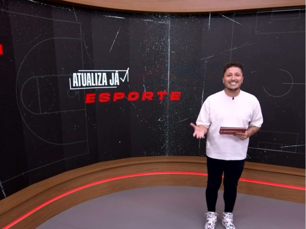 Léo Chile, apresentador do Atualiza Já Esportes, celebra novo programa da LeoDiasTV. Veja!