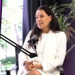 “Os homens estão chatos”, diz Carolina Ferraz sobre estar solteira