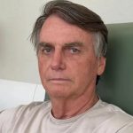 Em prisão domiciliar, Bolsonaro é internado para cirurgia no ombro em Brasília