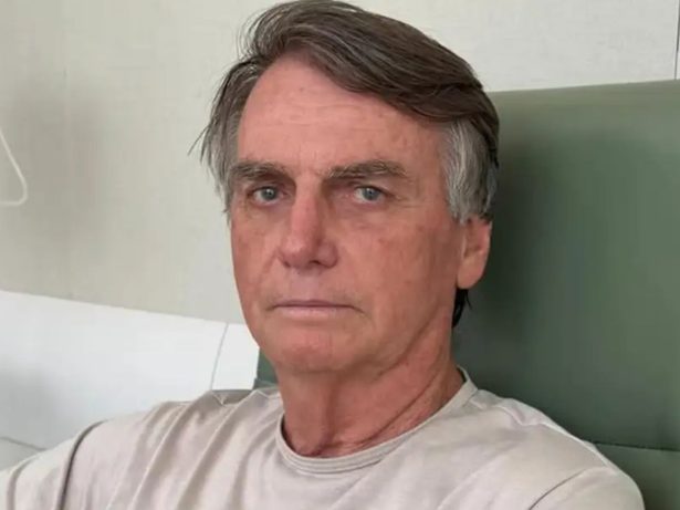 Em prisão domiciliar, Bolsonaro é internado para cirurgia no ombro em Brasília