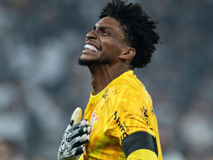 Empresário entra com processo contra o Flamengo por comissão de transferência de Hugo Souza