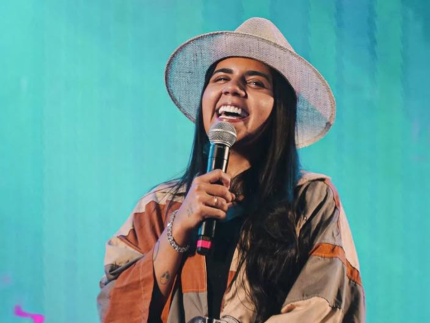 Apoiada pela mãe, Yasmin Santos troca faculdade com bolsa integral pela música