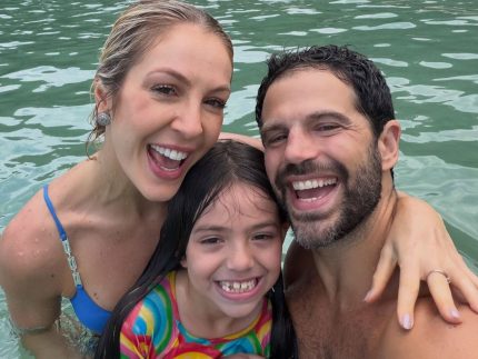 Duda Nagle aproveita feriado de Dia das Crianças com namorada e Zoe, filha com Sabrina Sato