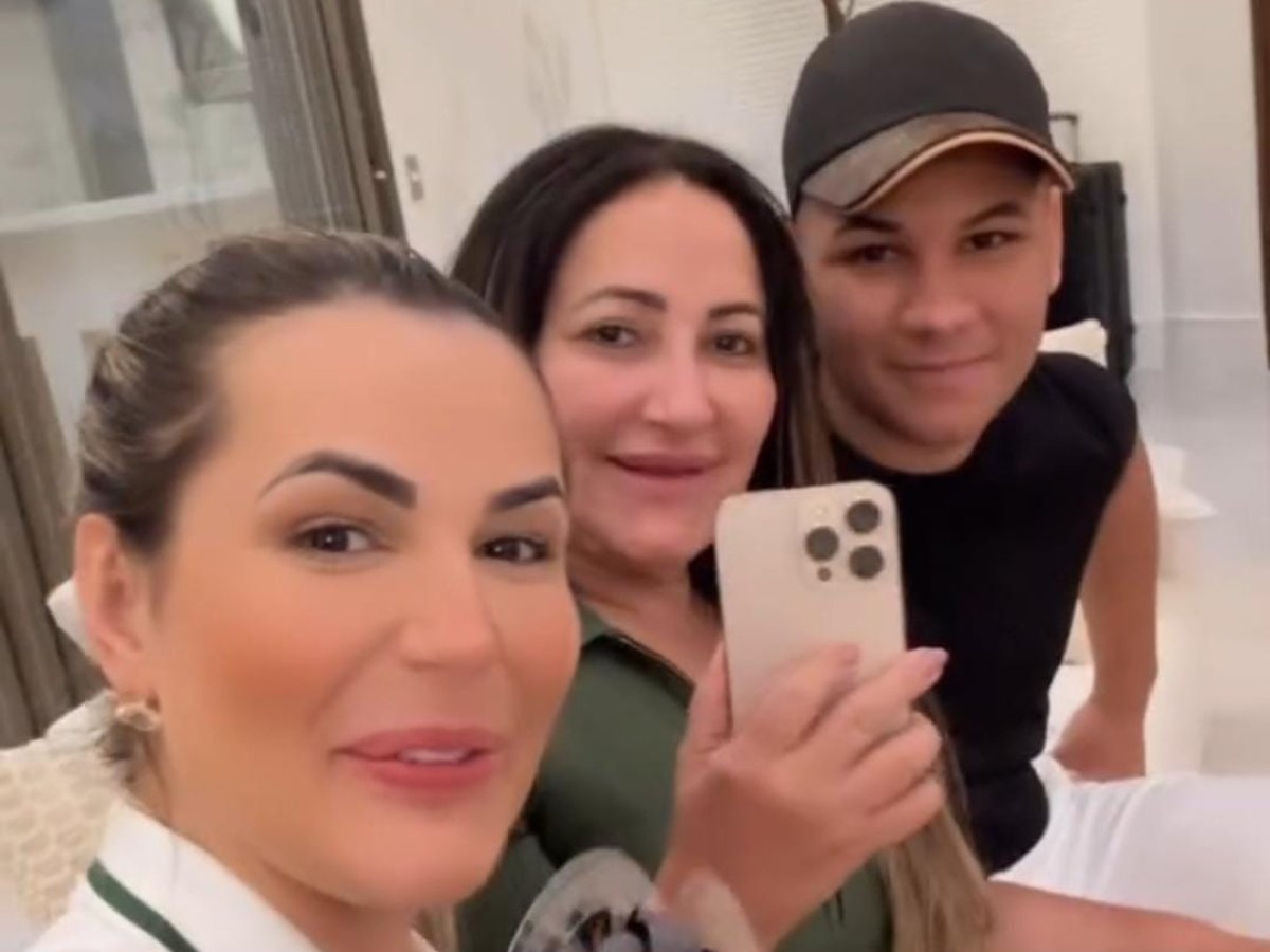 Deolane Bezerra, Solange Bezerra e Kayke Bezerra (Foto: Reprodução/Instagram)