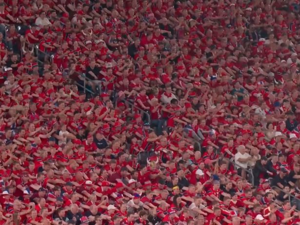 Por que os noruegueses estão “remando” na Copa? Entenda a tradição nos estádios