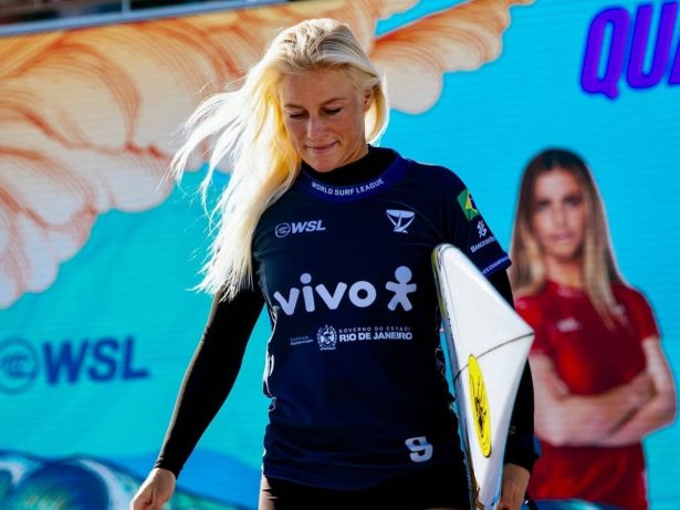 Tati Weston-Webb brilha no Rio Pro após pausa emocional e celebra volta ao surfe
