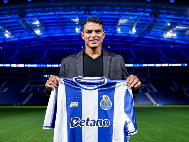 Técnico do Porto diz que Thiago Silva terá de disputar vaga e evita promessa de titularidade