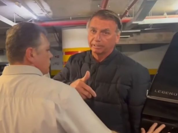 Bolsonaro evita declarações públicas e aguarda orientação jurídica após advertência de Moraes