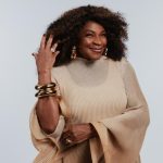 Zezé Motta será homenageada por mulheres do samba em evento no Brasil e exterior