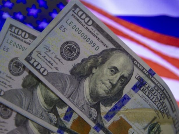 Dólar recua mais uma vez nesta semana e atinge menor valor em dez  meses